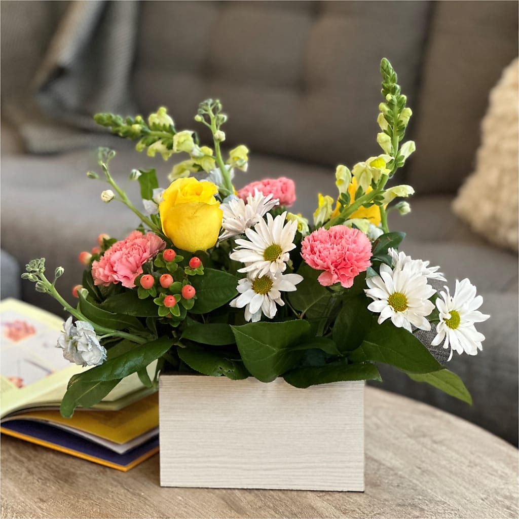Sun Salutation Box Bouquet –  Miles Of Flowers, Dothan AL
